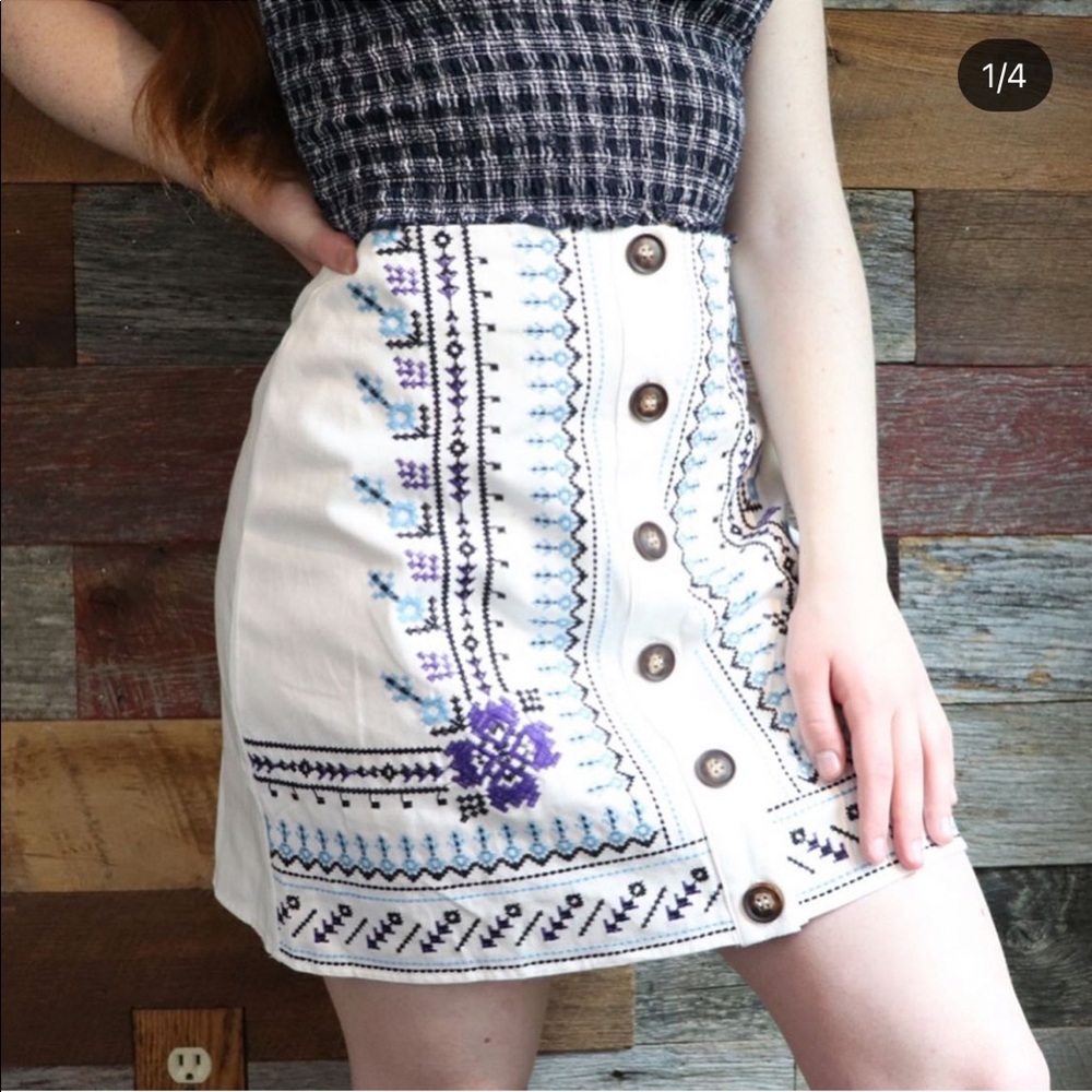 Embroidered skirt